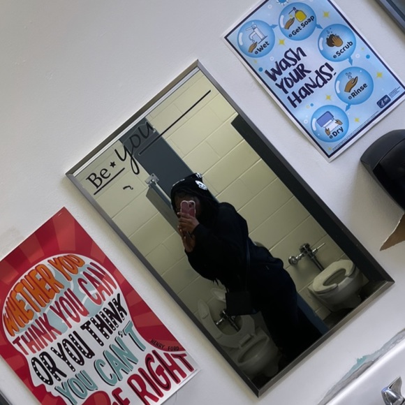 Meet your Posher, maliahh - Picture 4 of 4